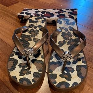 BRIGHTON Leopard Flip Flops Size 7 with Pouch